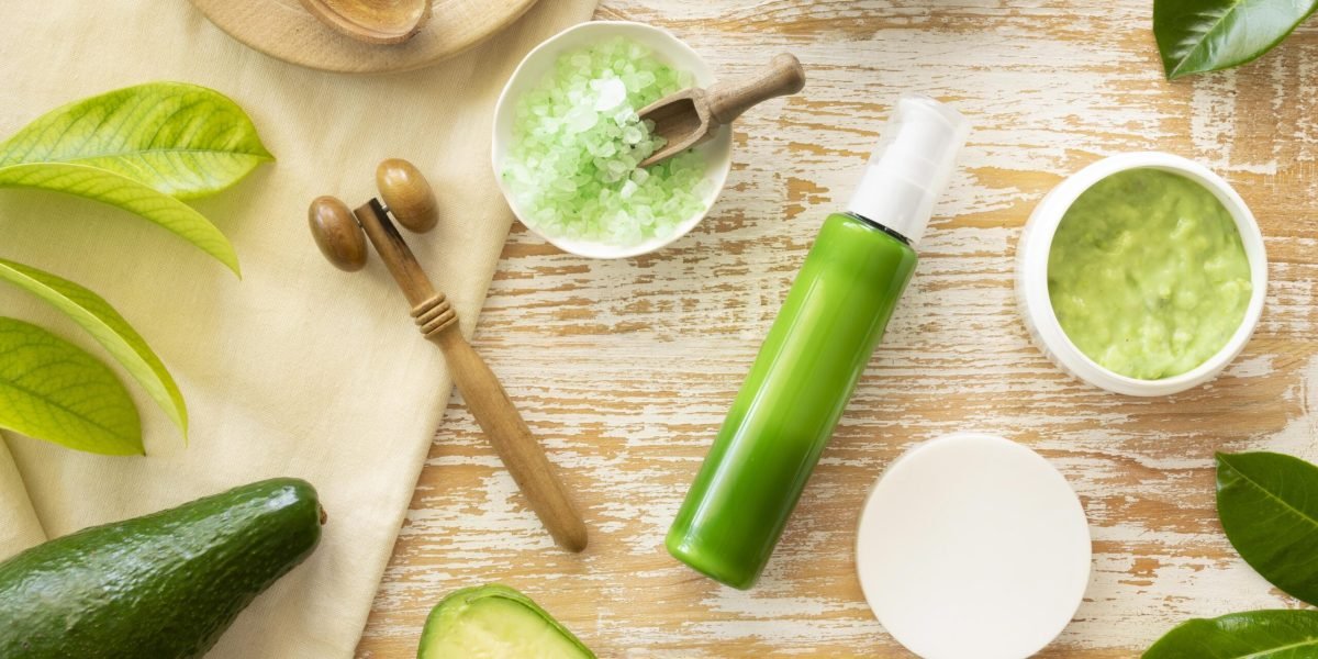 conceito-de-spa-de-beleza-e-saude-de-produtos-naturais-de-abacate-verde