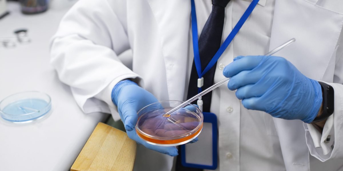 medico-trabalhando-em-pesquisa-medica